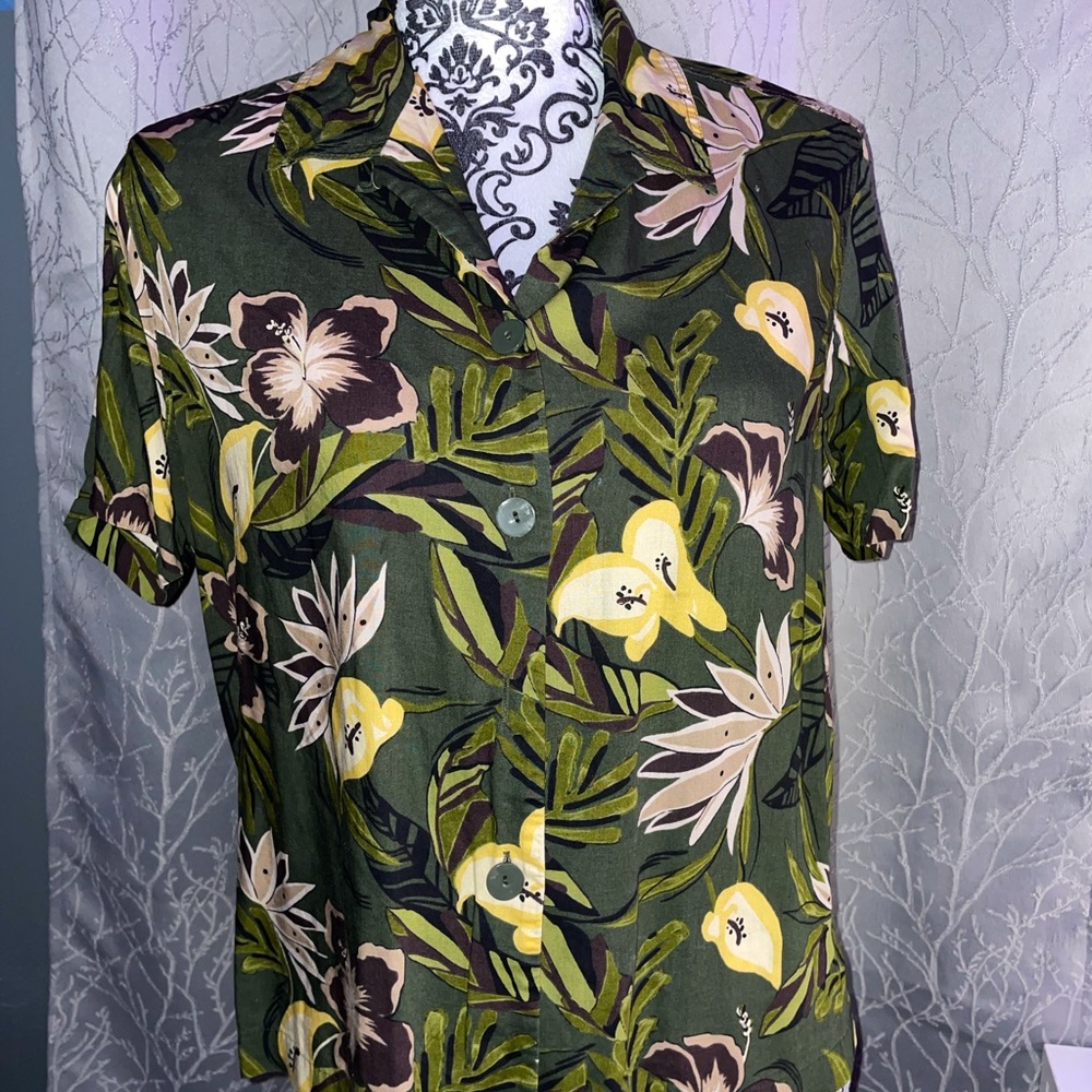 Green floral bottom down